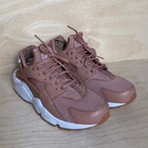 👄Nike Pink Huarache | W8